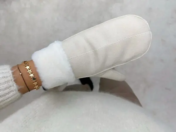 Kumštinės pirštinės su dirbtiniu kailiuku - baltos spalvos