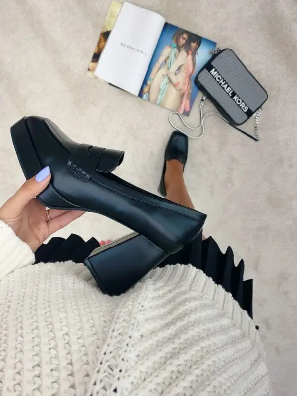 Stilingi aukštakulniai su kvadratiniu kulnu