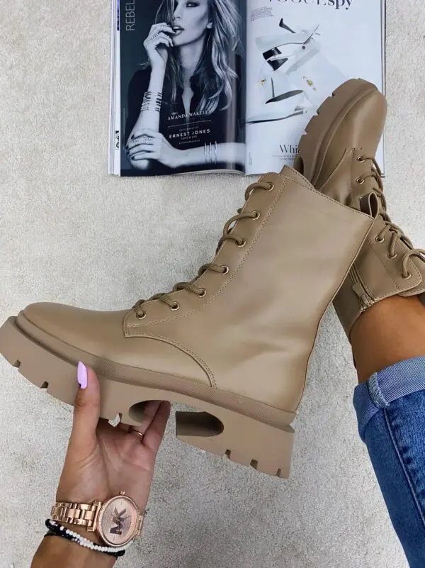 Netikros odos aulinukai su raišteliais