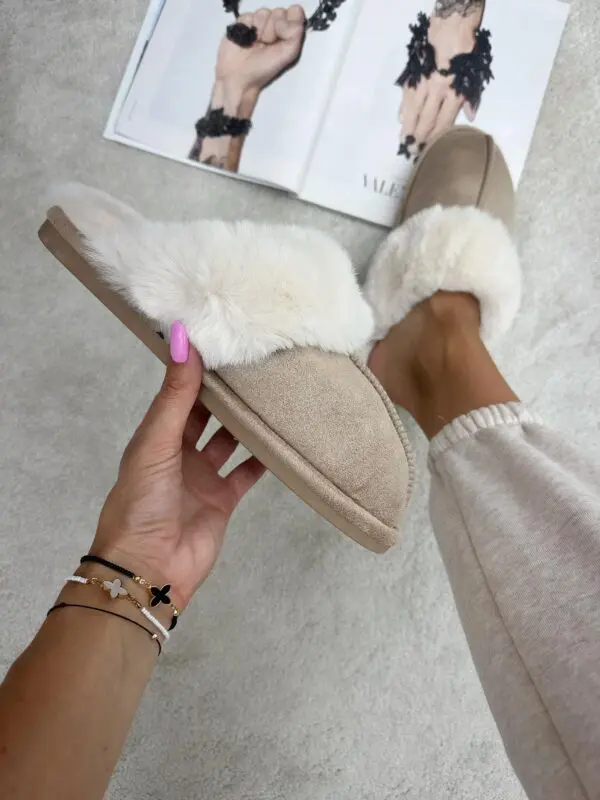 Jaukios šlepetės su dirbtiniu kailiu - creamy