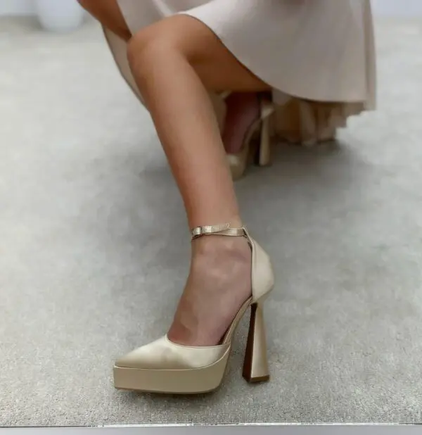 Stilingi aukštakulniai su platforma