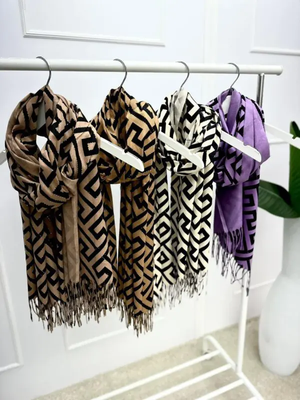 Stilingas šalikas su kutais