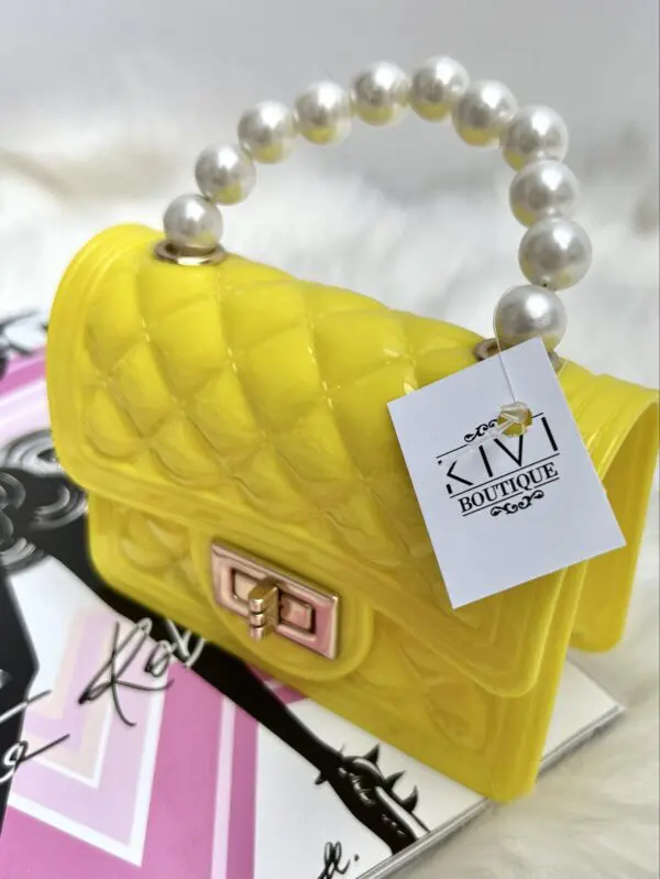 Rankinė su perliukais - yellow