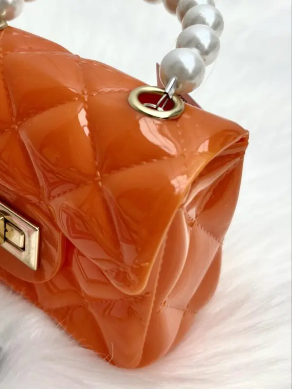 Mini rankinė su perliukais - orange