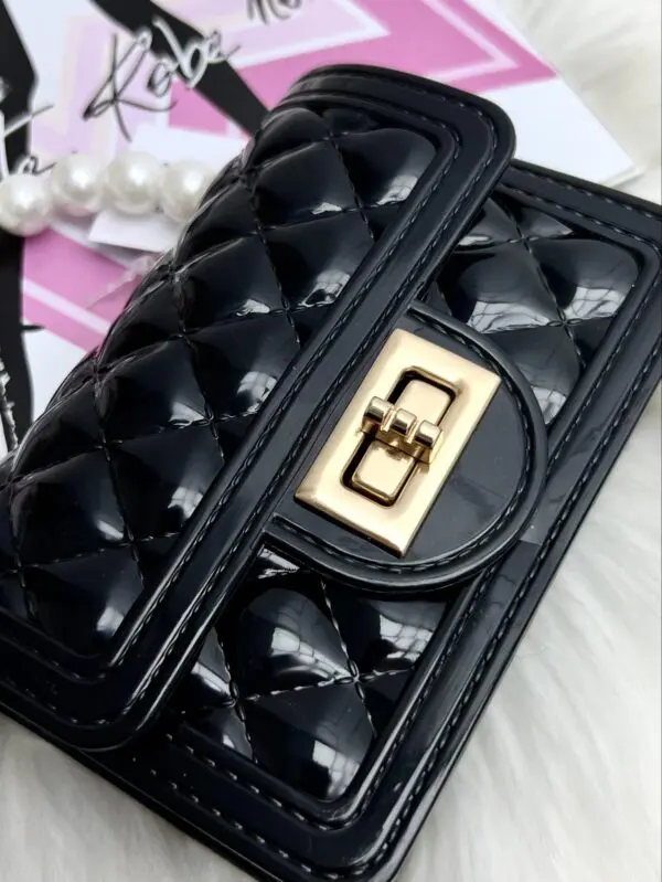 Rankinė su perliukais - black