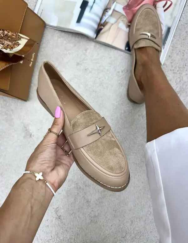 Dailūs smėlinės spalvos loaferiai