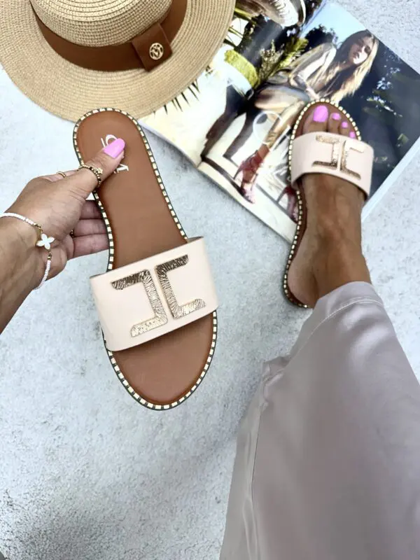 Išskirtinio modelio šlepetės