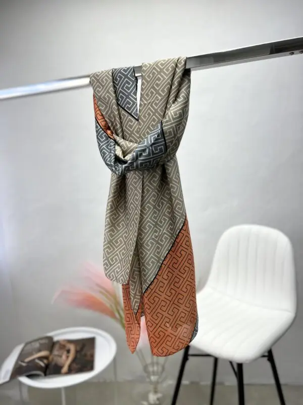 Stilinga skara su akcentais