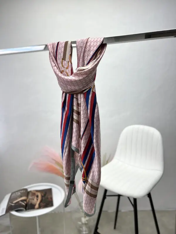 Stilinga skara su akcentais