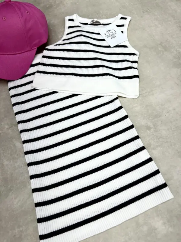 Vaikiškas dryžuotas kostiumėlis