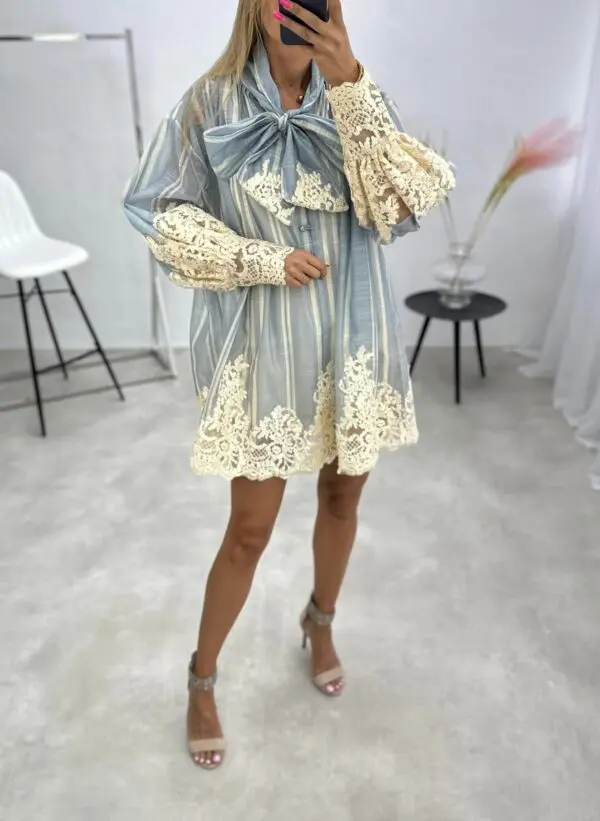 Vintažinė šviesiai mėlyna suknelė