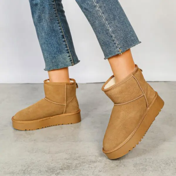 Vidutinio ilgio UGG tipo modelio batai smėlinės spalvos