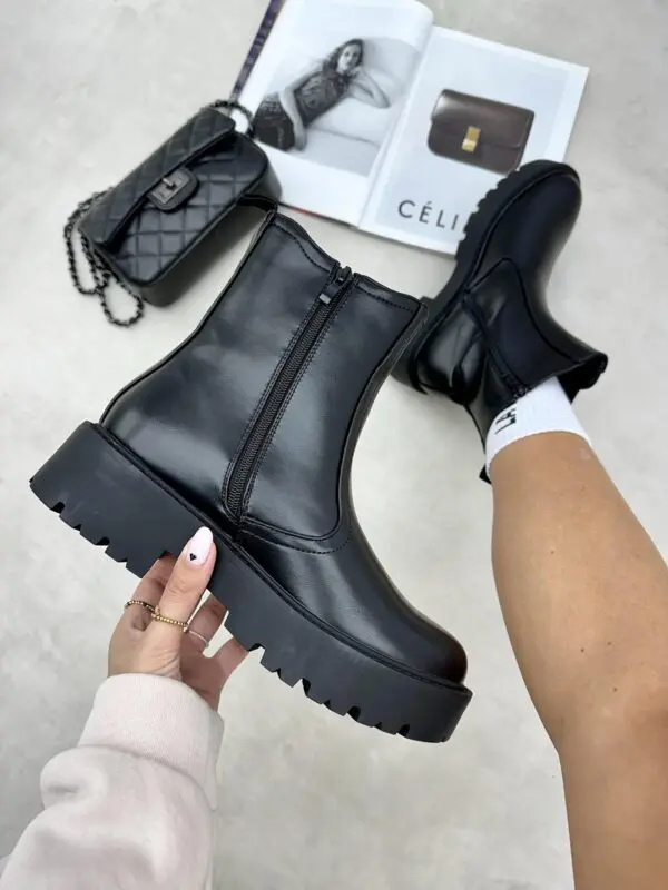 Masyvūs auliniai su sagtimis juodos spalvos