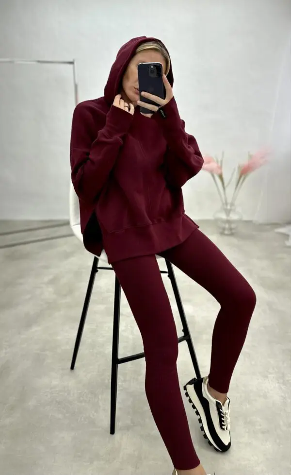 Dviejų dalių kostiumas bordo spalvos