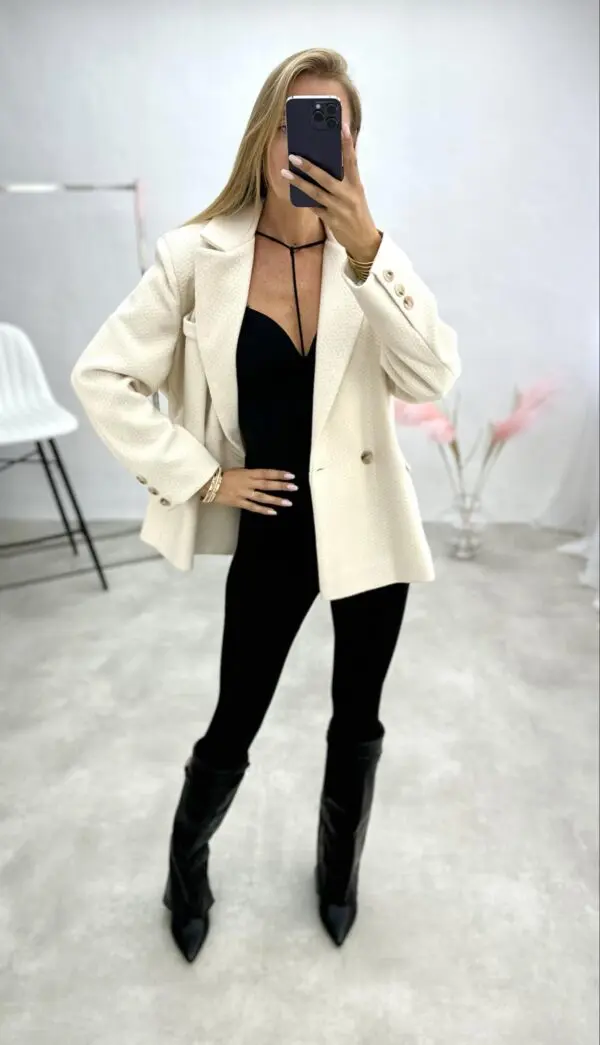 Stilingas kreminės spalvos paltas