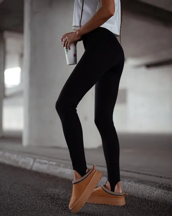 Stilingos juodos spalvos tamprės