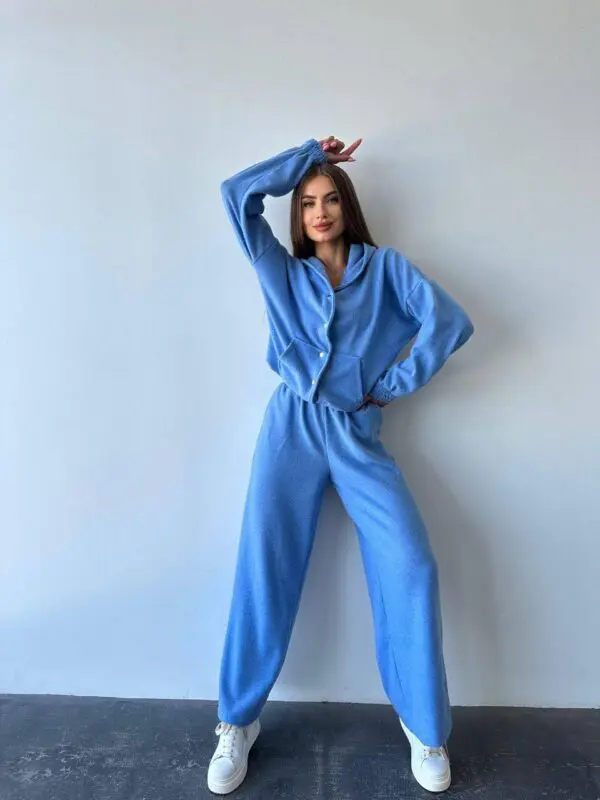 Jaukus kostiumėlis mėlynos spalvos