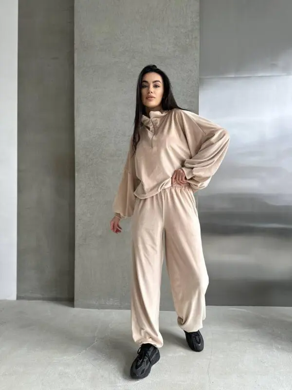 Veliūrinis stilingas kostiumėlis