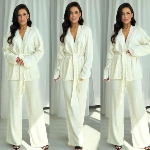 Kostiumėlis su pynėmis kreminės spalvos