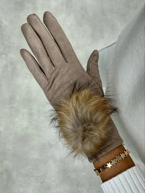 Pirštinės su dirbtinio kailio kutu