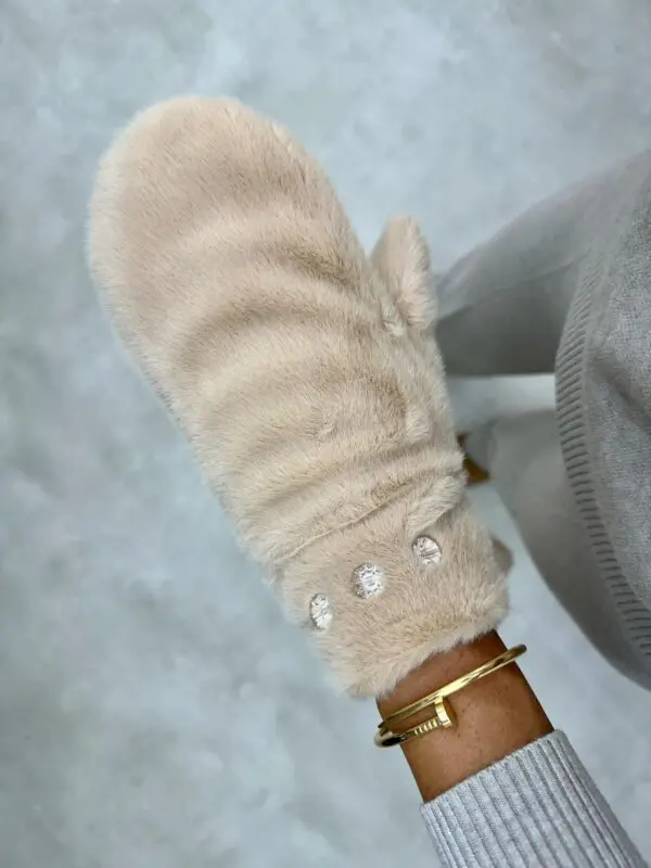 Kumštinės dirbtinio kailio pirštinės su deimančiukais