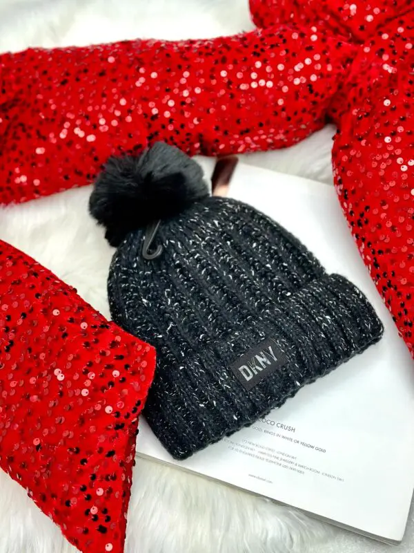 DKNY kepurė su kutu