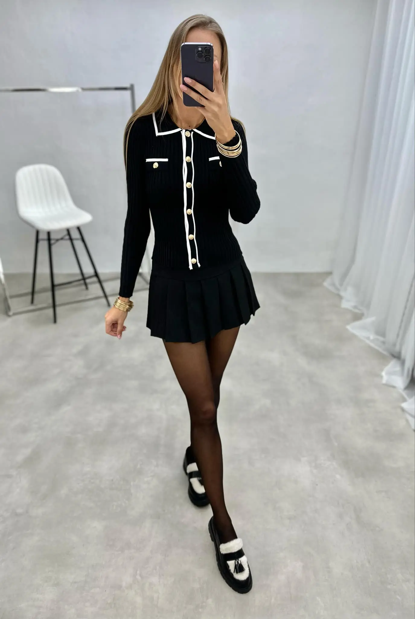 Klasikinis megztinis su sagutėmis