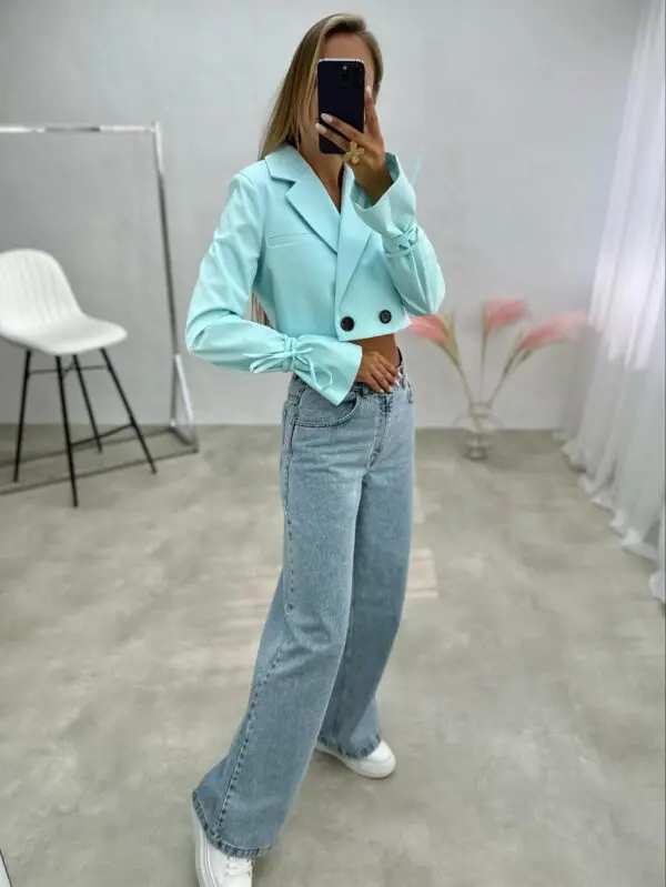 Švarkas su išskirtinėmis raištelių detalėmis