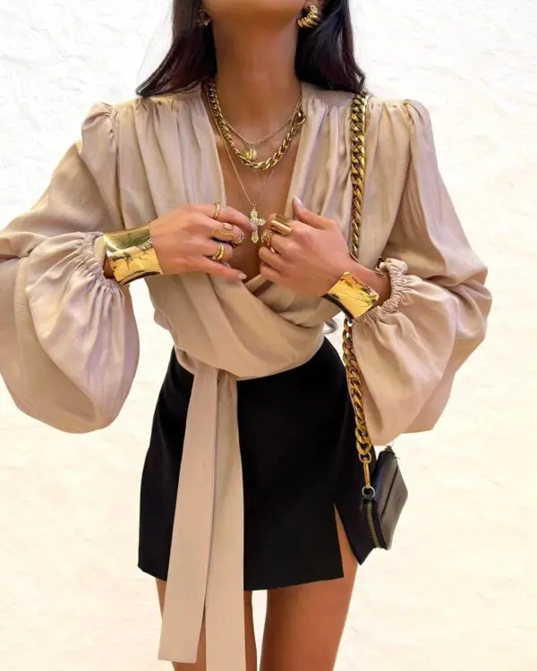 Elegantiški marškiniai su pakietintais pečiais