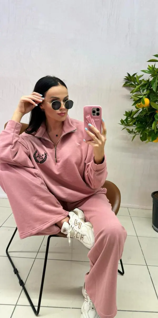 Stilingas laisvalaikio kostiumėlis