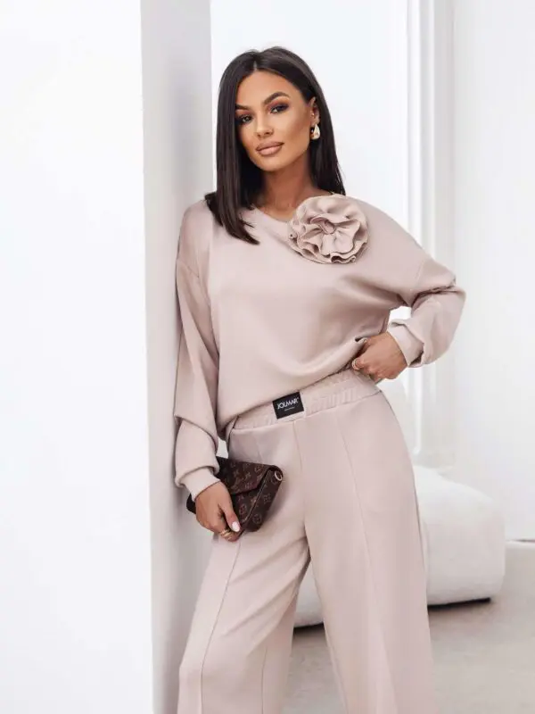 Stilingas laisvalaikio kostiumas