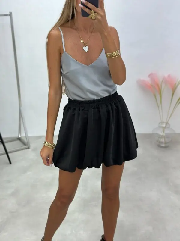 Blizgaus audinio palaidinė