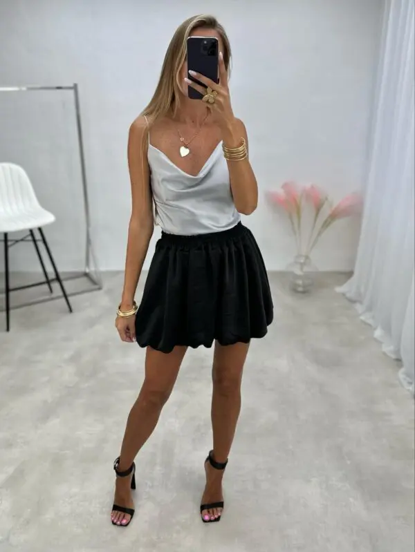 Blizgaus audinio palaidinė