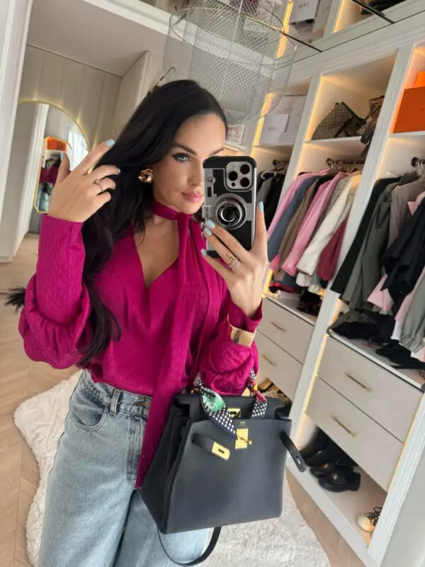 Stilingi marškiniai su pakietintais pečiais