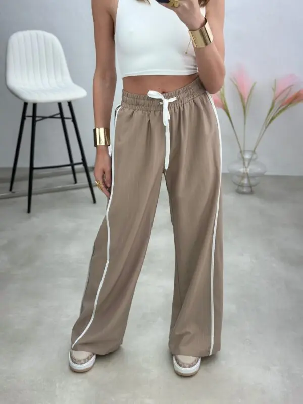 Kelnės su juostomis šonuose