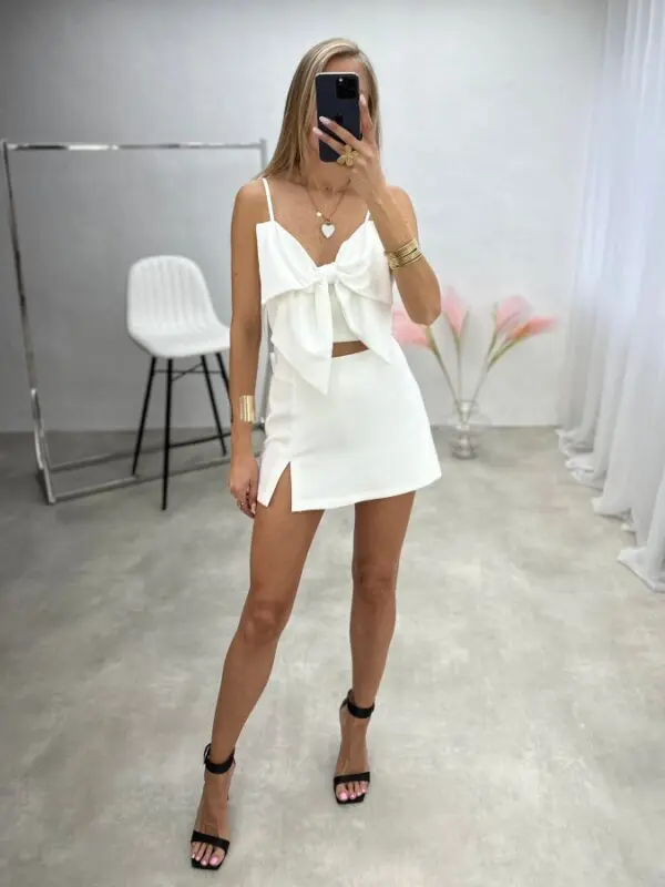 Palaidinė su kaspinu