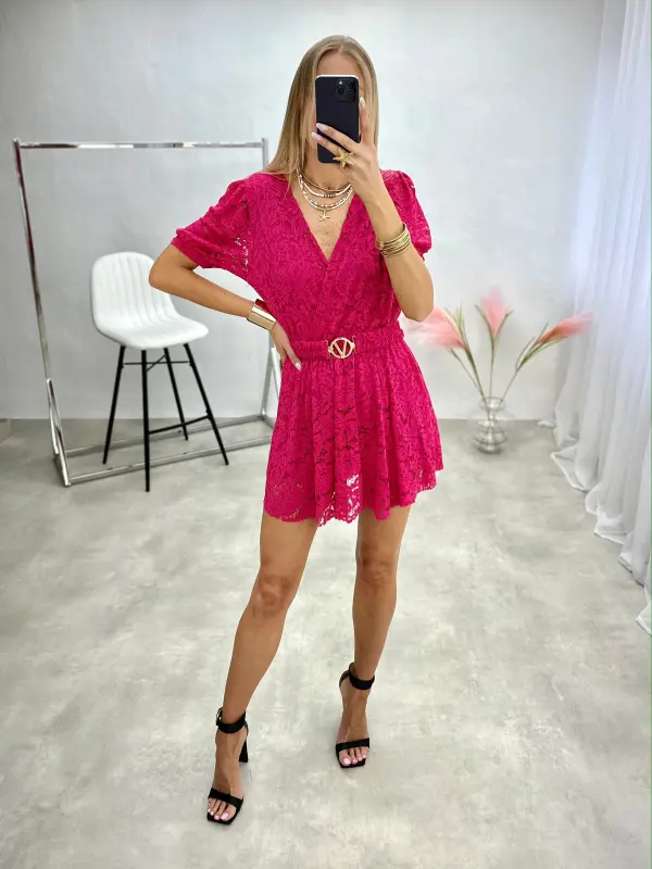 Nėriniuotas kombinezonas su diržu