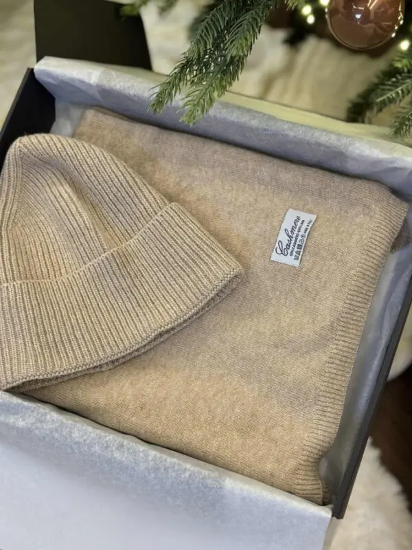 Kašmyro šalikas ir kepurė