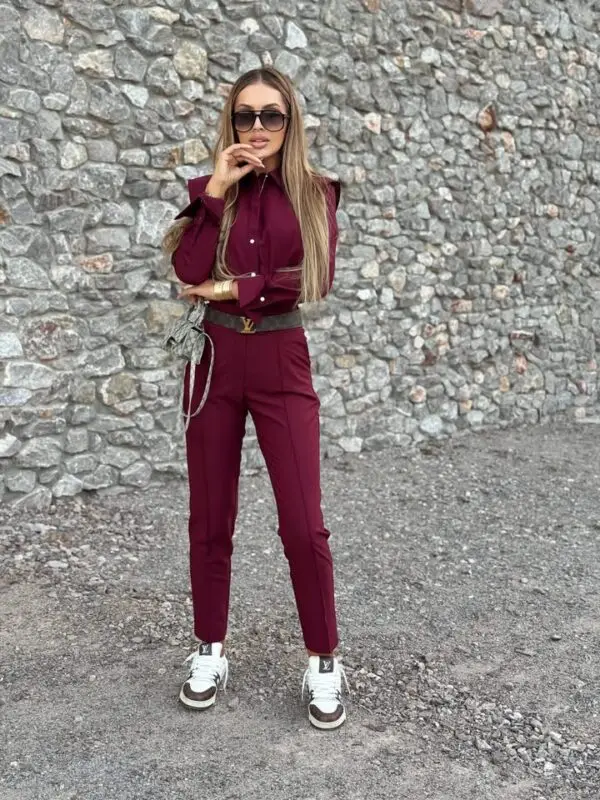 Elegantiškas kostiumas