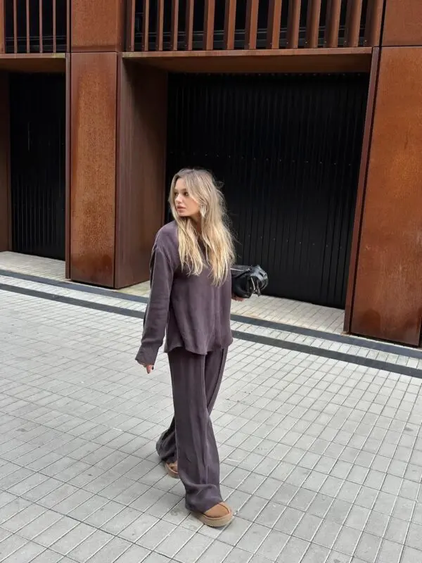 Švelnios medžiagos kostiumas