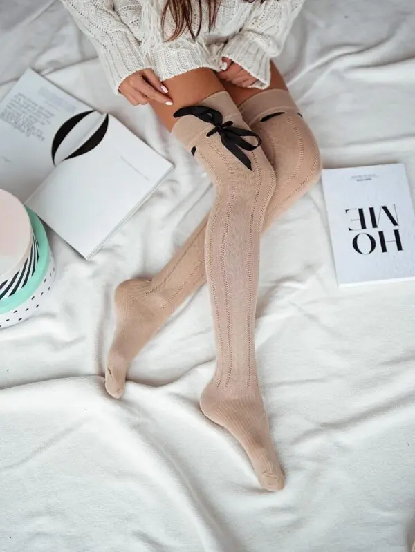 Ilgos kojinės su kaspinėliais