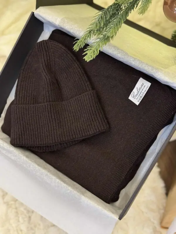 Kašmyro šalikas ir kepurė