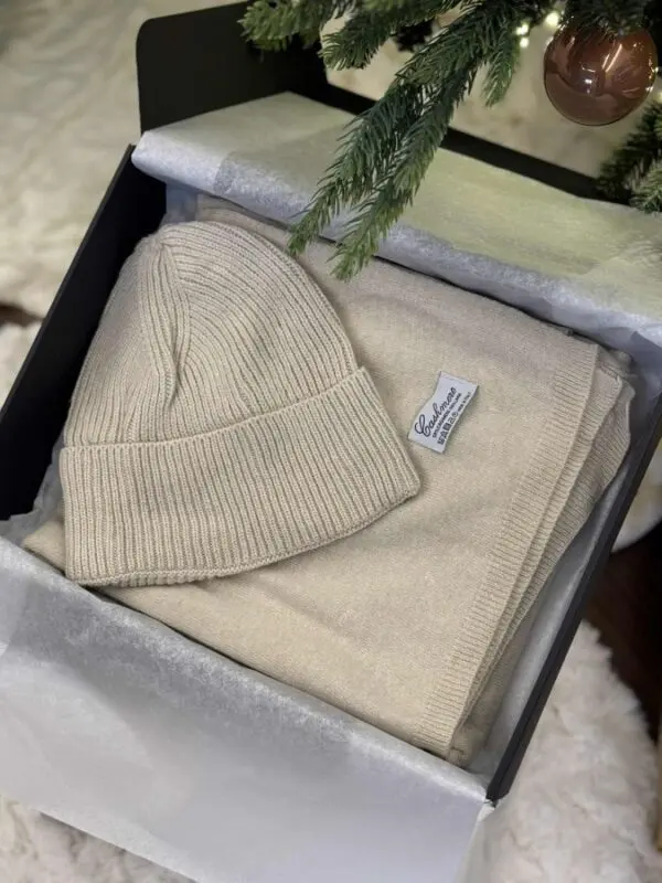 Kašmyro šalikas ir kepurė