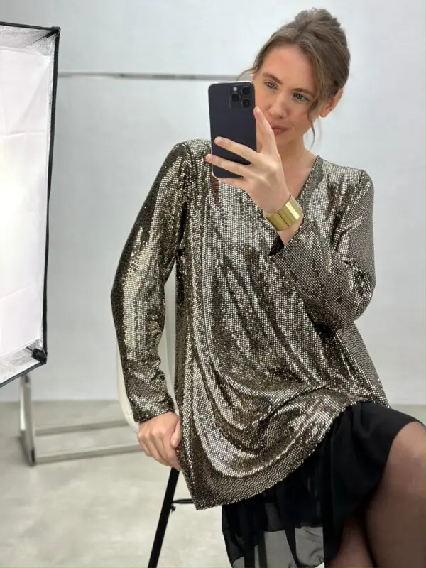 Blizganti suknelė iš žvynelių