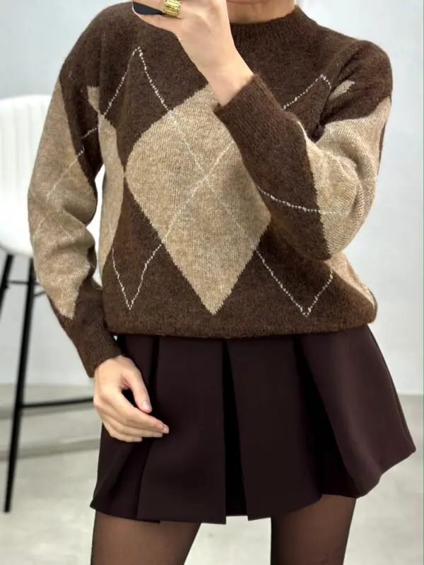 Megztinis su subtiliais rombais