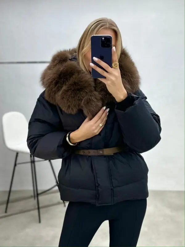 Stilinga striukė su natūraliu kailiu