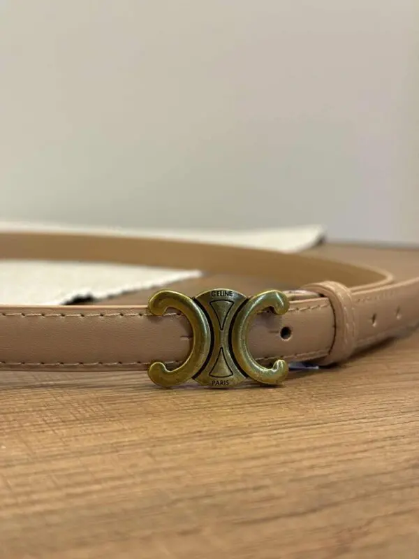 Diržas su sendinto metalo sagtimi