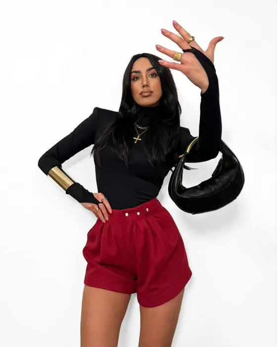 Aptempta palaidinė su aukštu kaklu