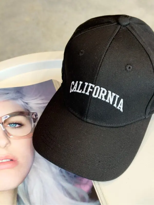 Kepurė su snapeliu California