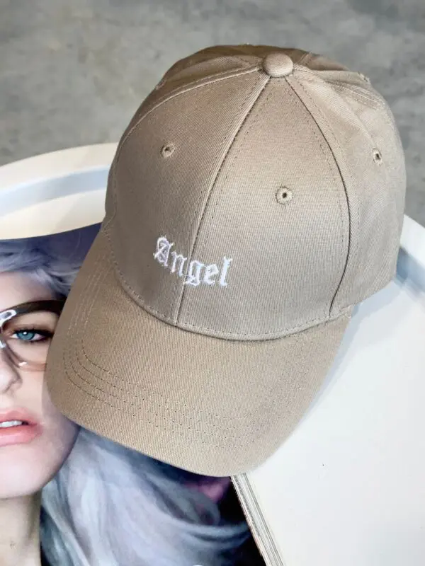 Kepurė su snapeliu Angel